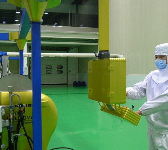 公司擁有三條原裝進(jìn)口冷榨橄欖油加工生產(chǎn)線(xiàn)，兩條德國(guó)福樂(lè)偉和一條意大利貝亞雷斯單一品種生產(chǎn)線(xiàn)，日加工鮮果能力達(dá)560噸，通過(guò)低溫純物理冷榨最大..