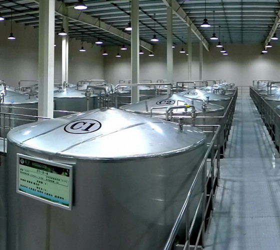 公司擁有都橄欖行業(yè)中亞洲最大的萬(wàn)噸標(biāo)準(zhǔn)化恒溫避光隔氧儲(chǔ)油庫(kù)，具備最佳的15℃-22℃低恒溫儲(chǔ)存環(huán)境。全部?jī)?chǔ)油罐采用食品級(jí)專(zhuān)用不銹鋼制作，采用..