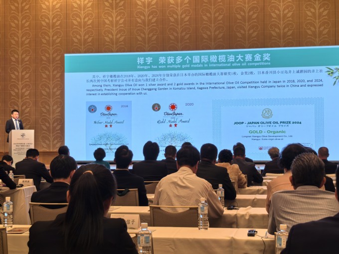 6月18日，由中國(guó)甘肅省人民政府主辦、中國(guó)國(guó)際貿(mào)易促進(jìn)委員會(huì)甘肅省委員會(huì)承辦的“..